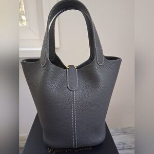 DUYP Josette - Versatile Bucket Bag - Grained Cowhide Elephant Gray